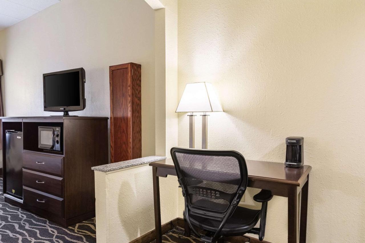 Quality Inn & Suites Southport Индианаполис Экстерьер фото