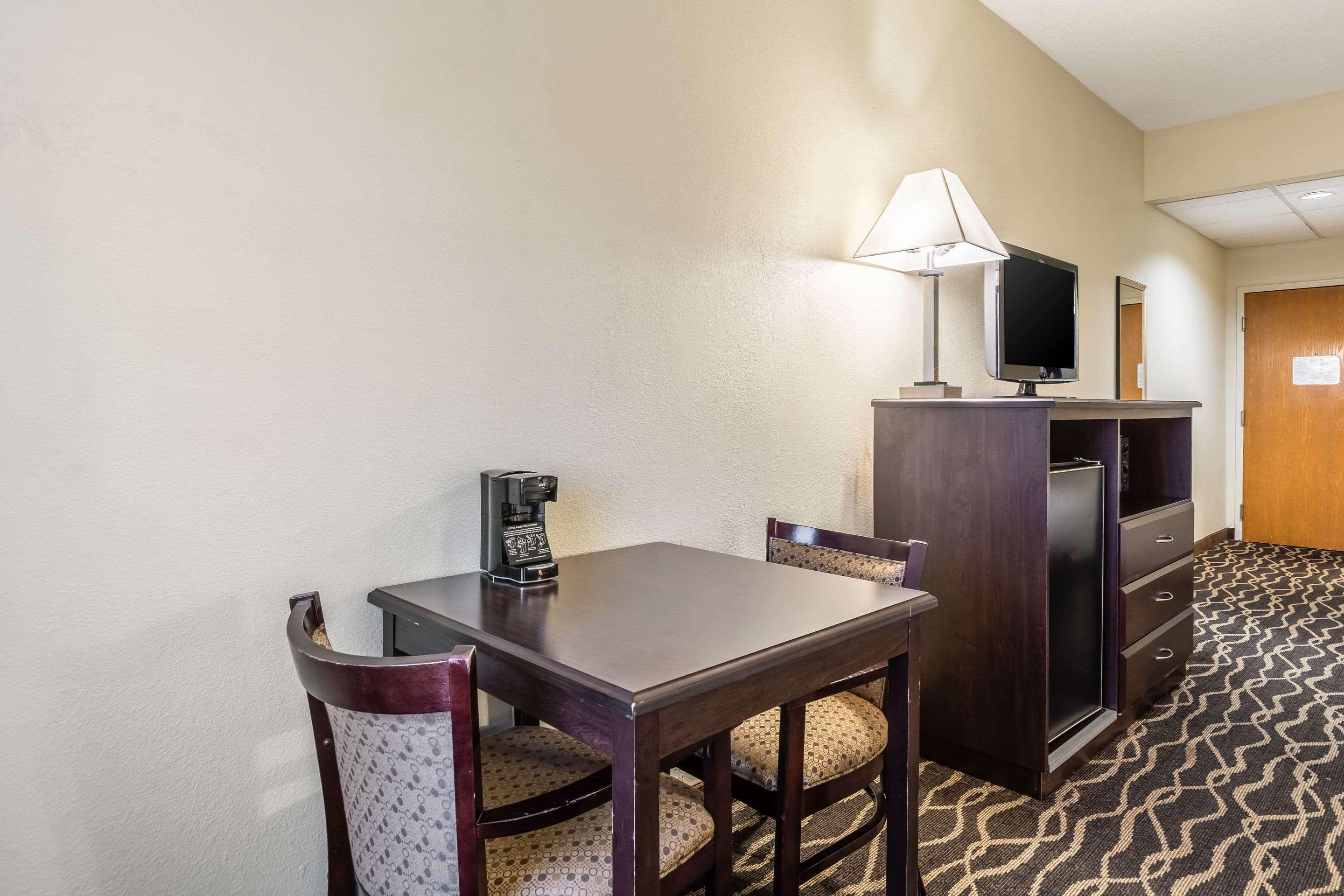 Quality Inn & Suites Southport Индианаполис Экстерьер фото