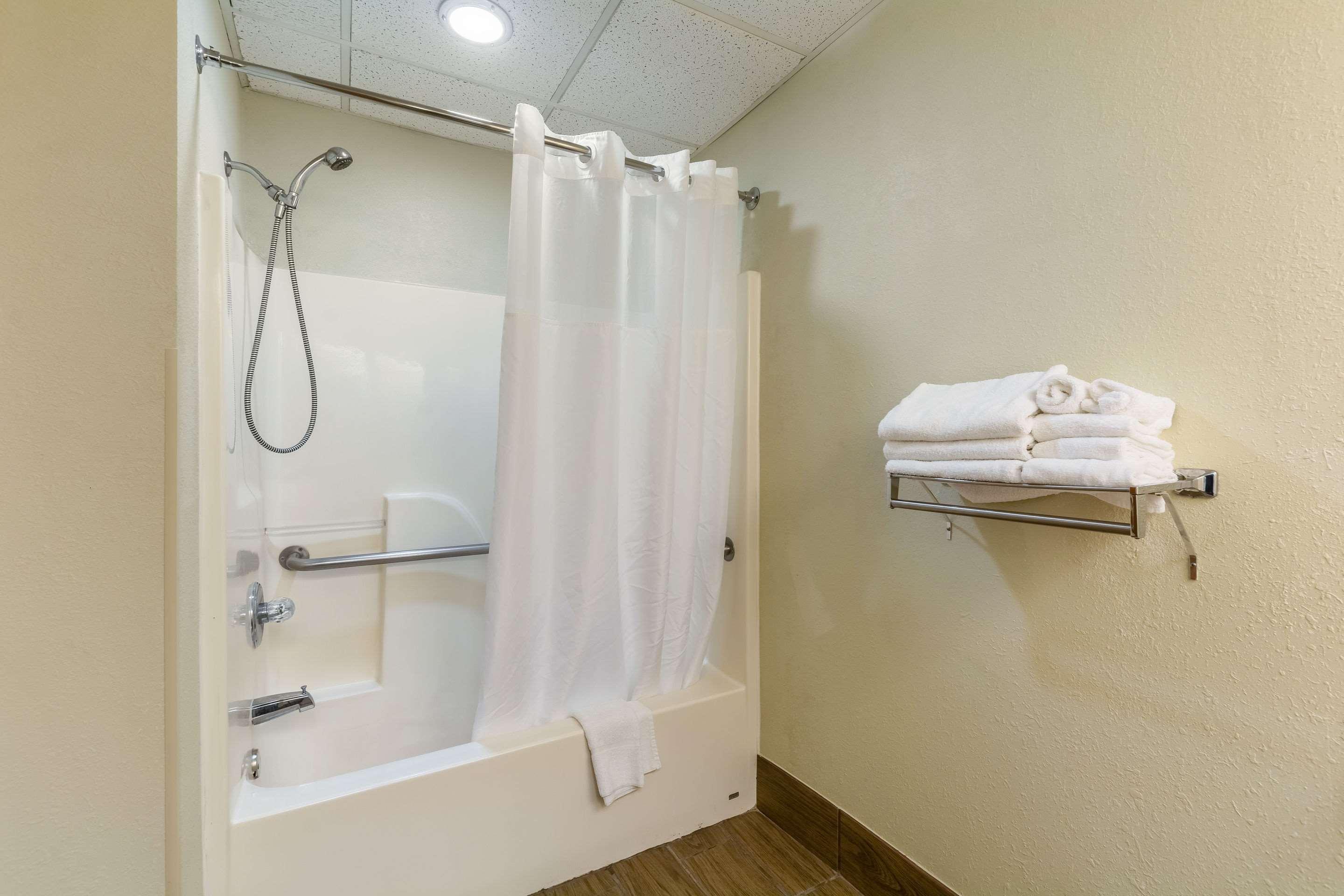 Quality Inn & Suites Southport Индианаполис Экстерьер фото