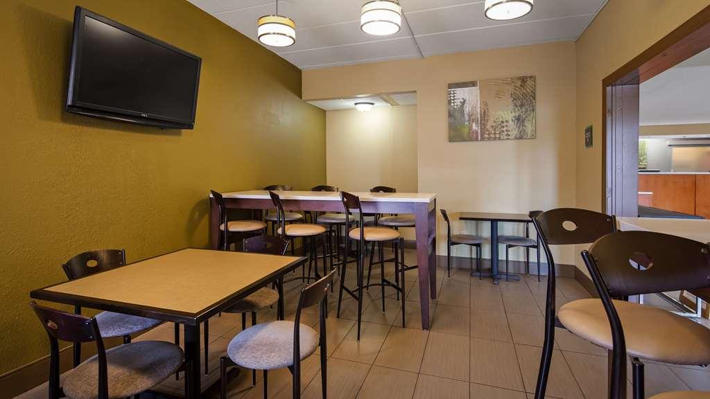 Quality Inn & Suites Southport Индианаполис Экстерьер фото