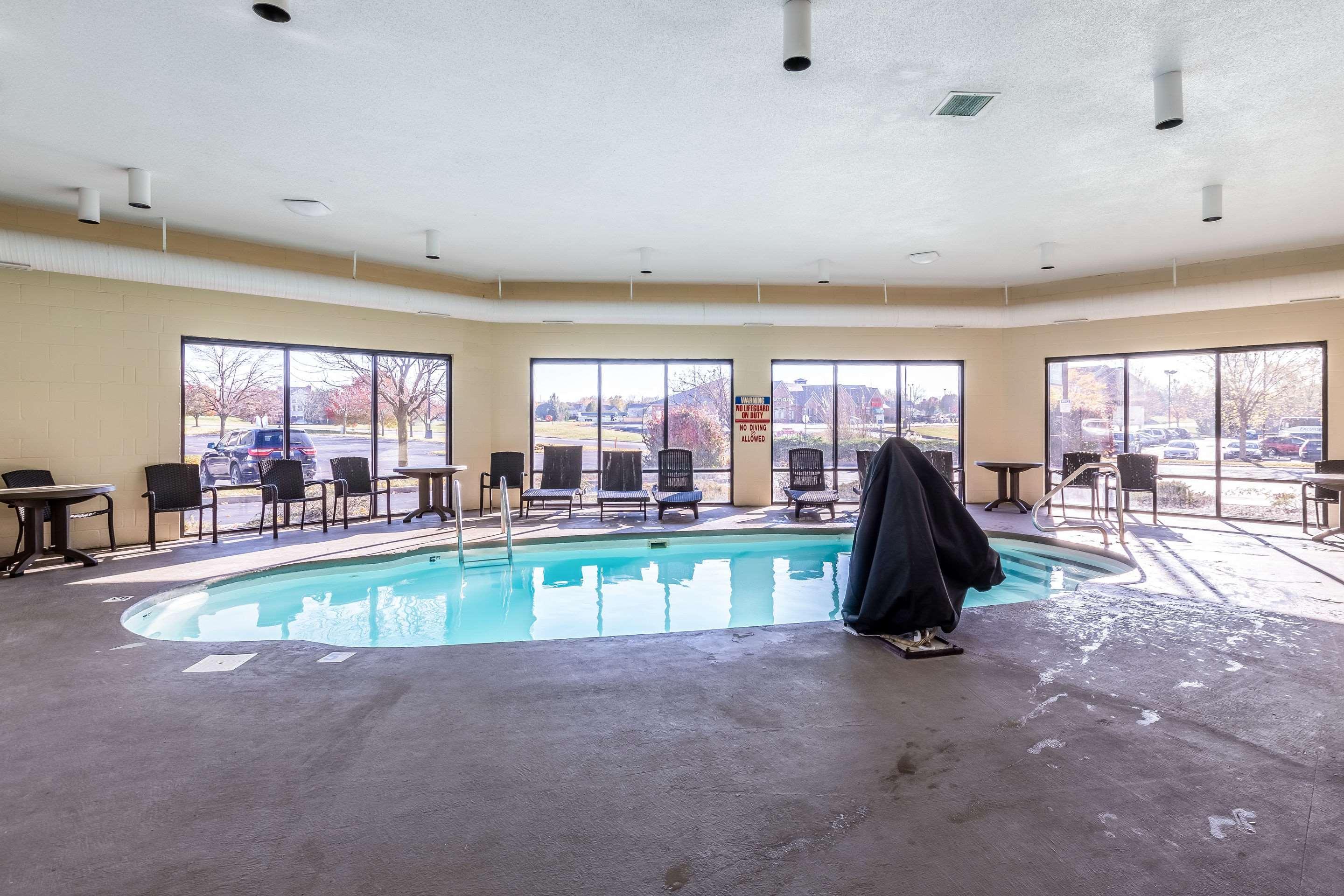 Quality Inn & Suites Southport Индианаполис Экстерьер фото