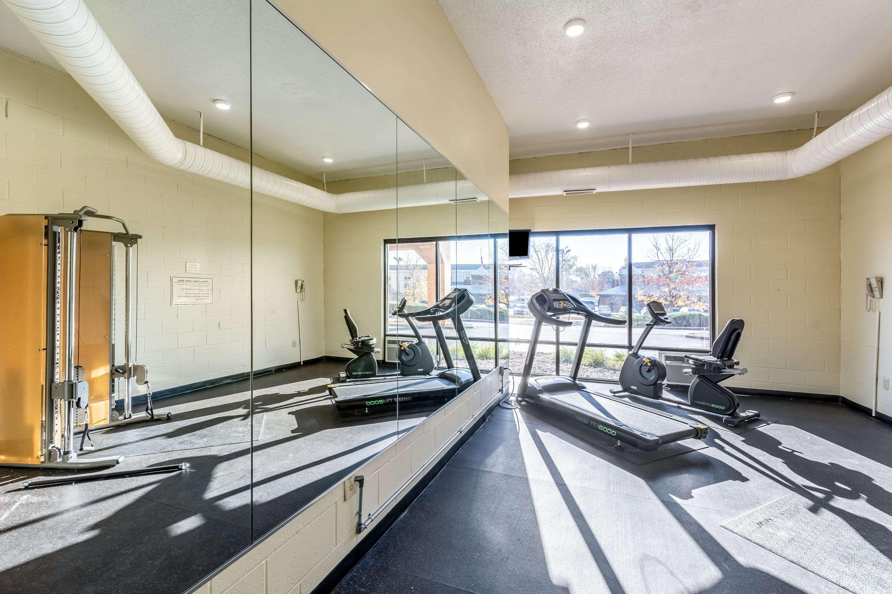 Quality Inn & Suites Southport Индианаполис Экстерьер фото