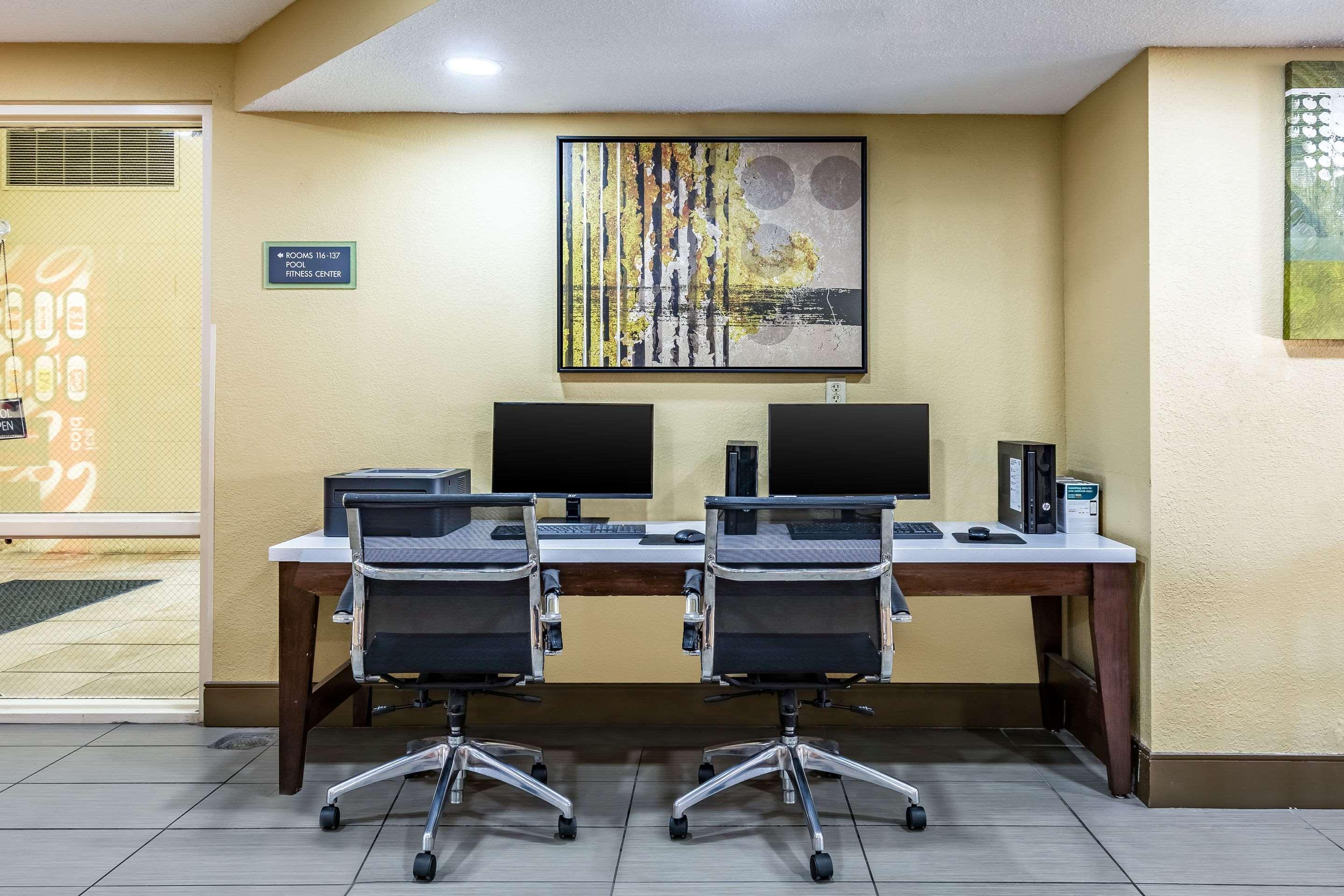 Quality Inn & Suites Southport Индианаполис Экстерьер фото