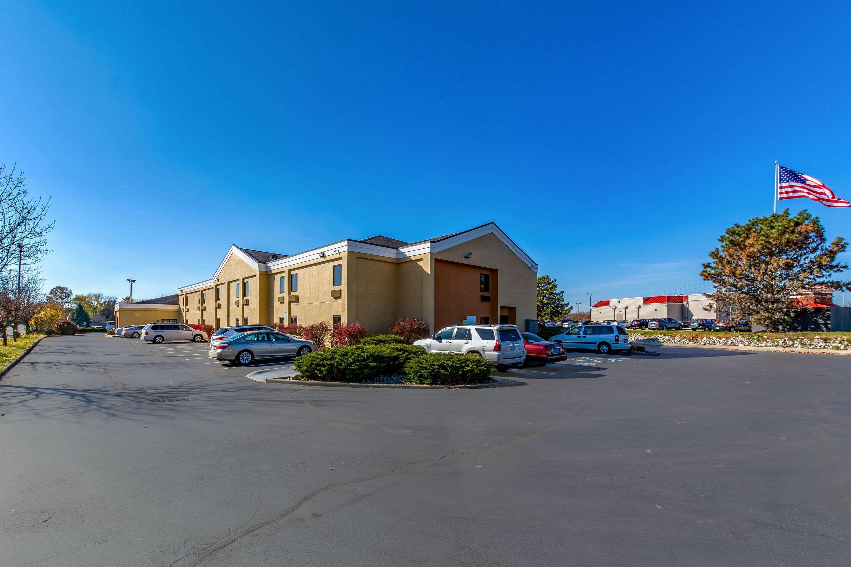 Quality Inn & Suites Southport Индианаполис Экстерьер фото